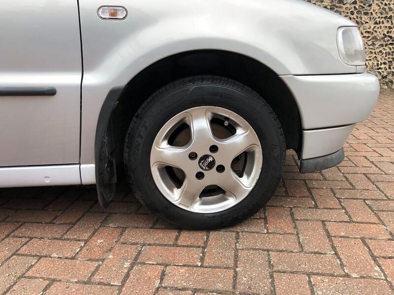 VOLKSWAGEN POLO