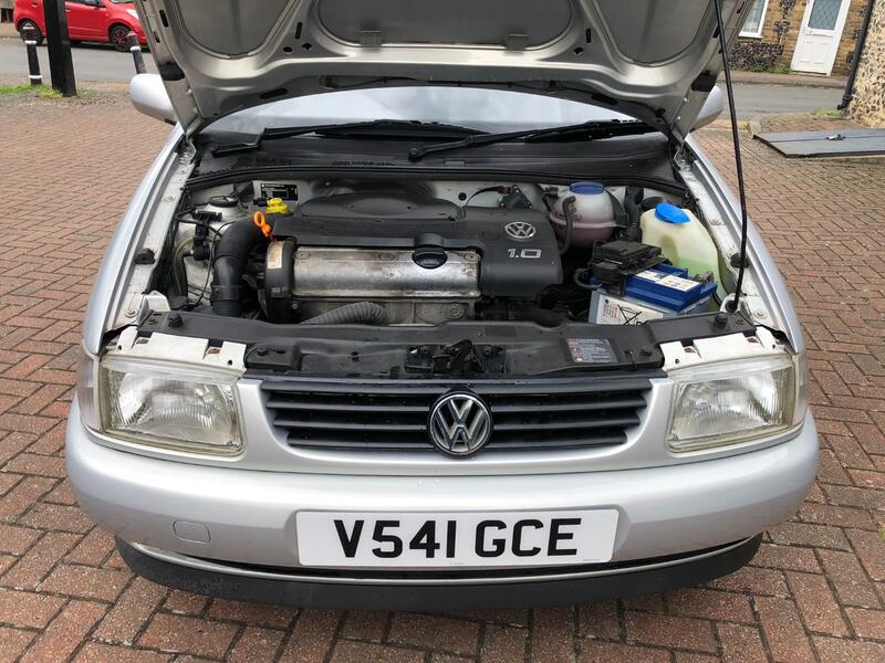 VOLKSWAGEN POLO