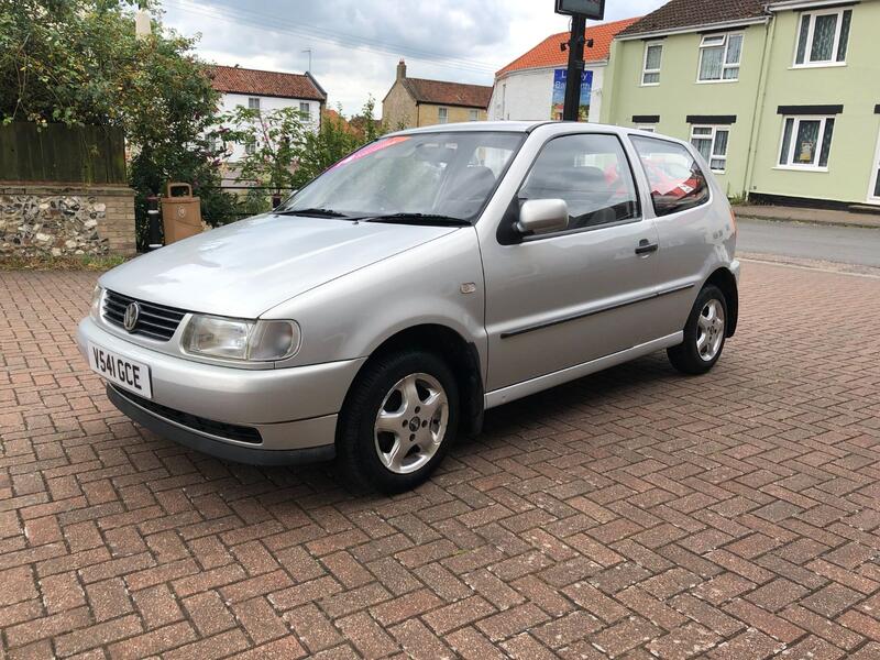 VOLKSWAGEN POLO