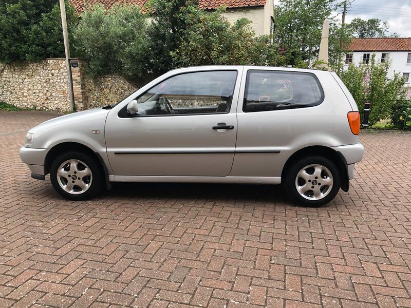 VOLKSWAGEN POLO