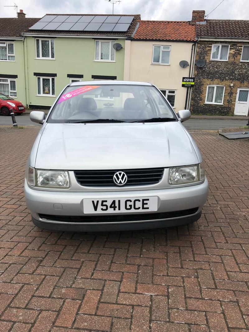 VOLKSWAGEN POLO