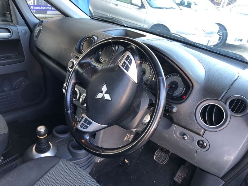 MITSUBISHI COLT